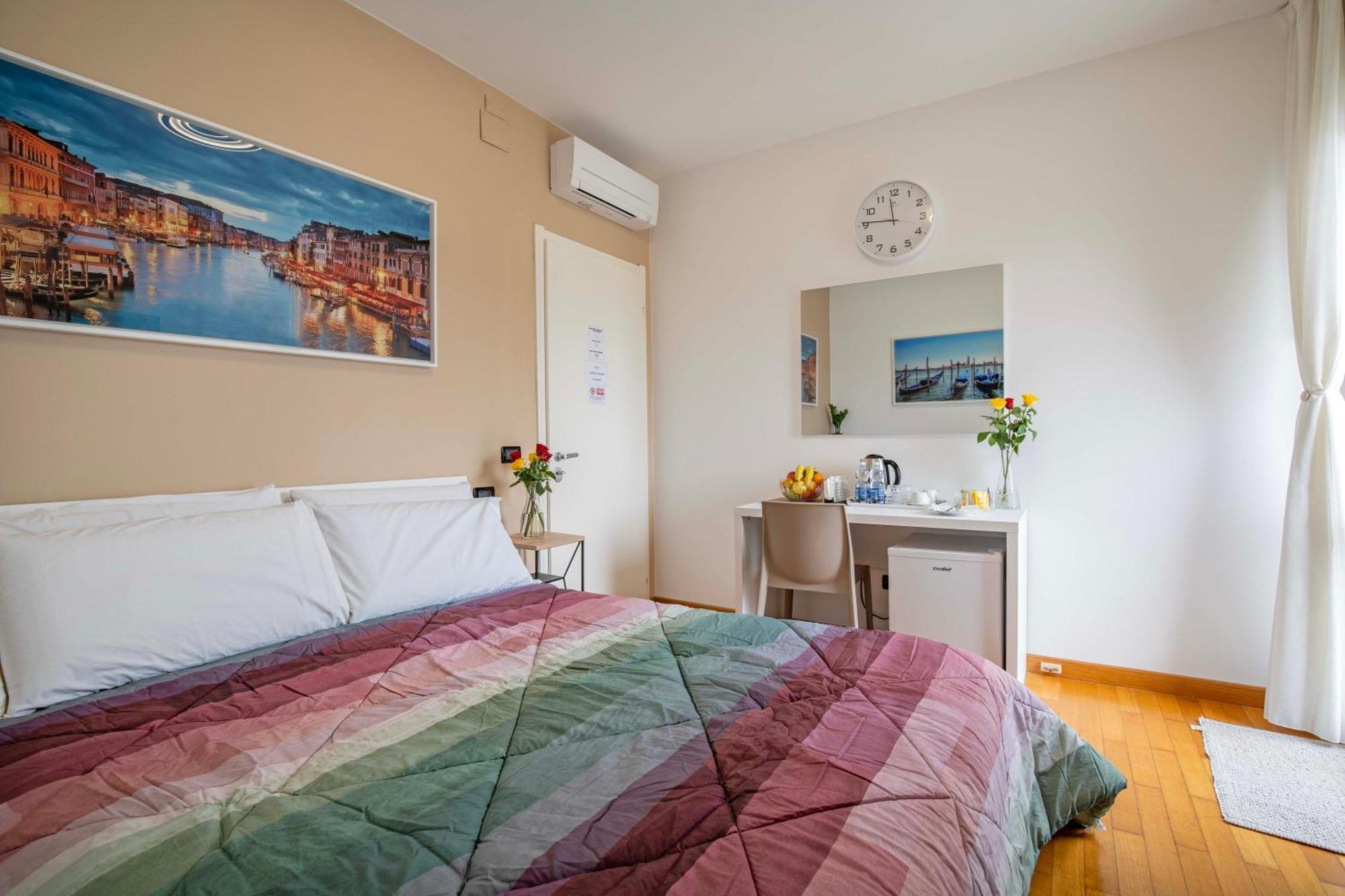 Bed & Breakfast Venice Friends Mestre Bagian luar foto