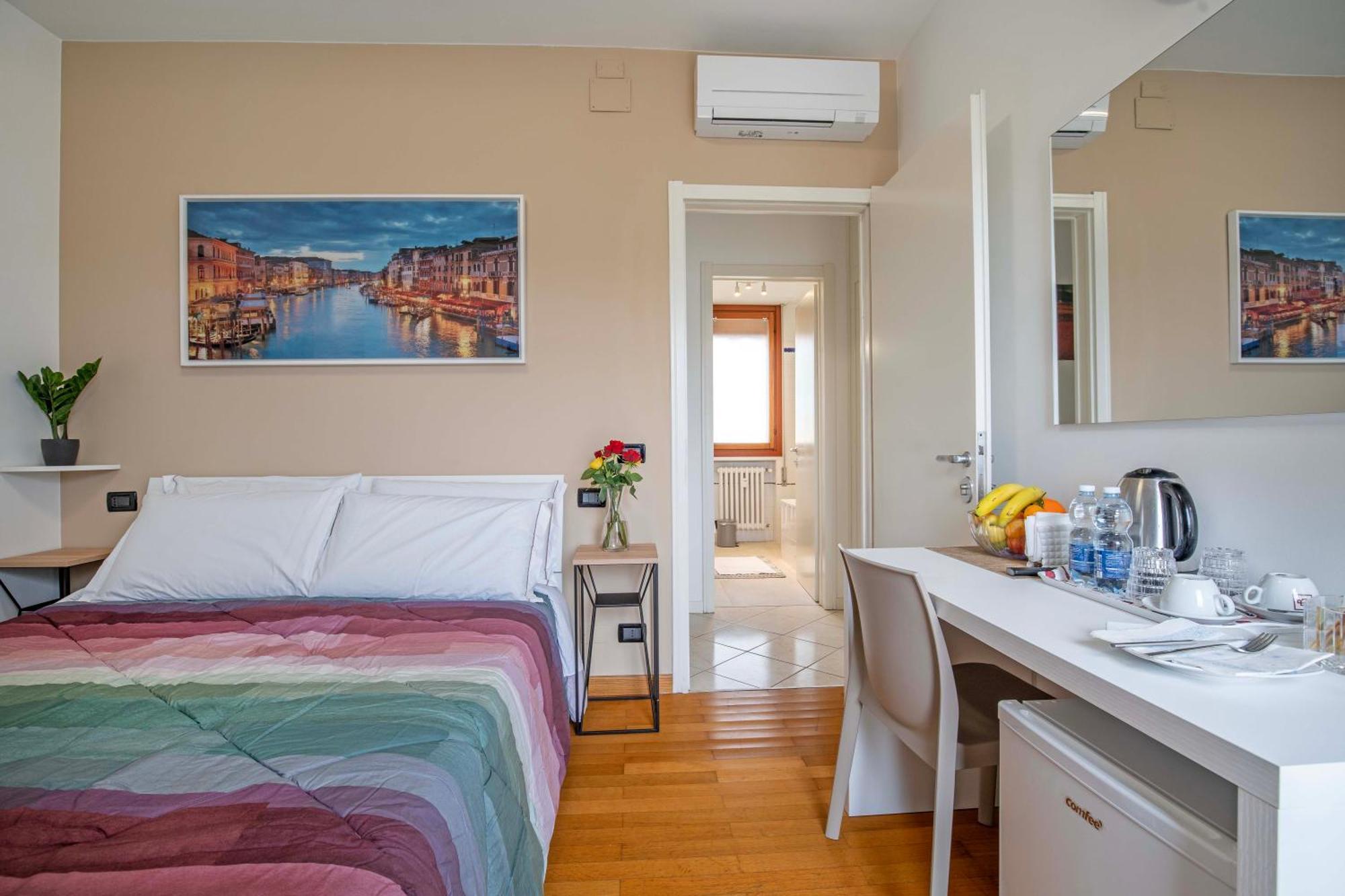 Bed & Breakfast Venice Friends Mestre Bagian luar foto
